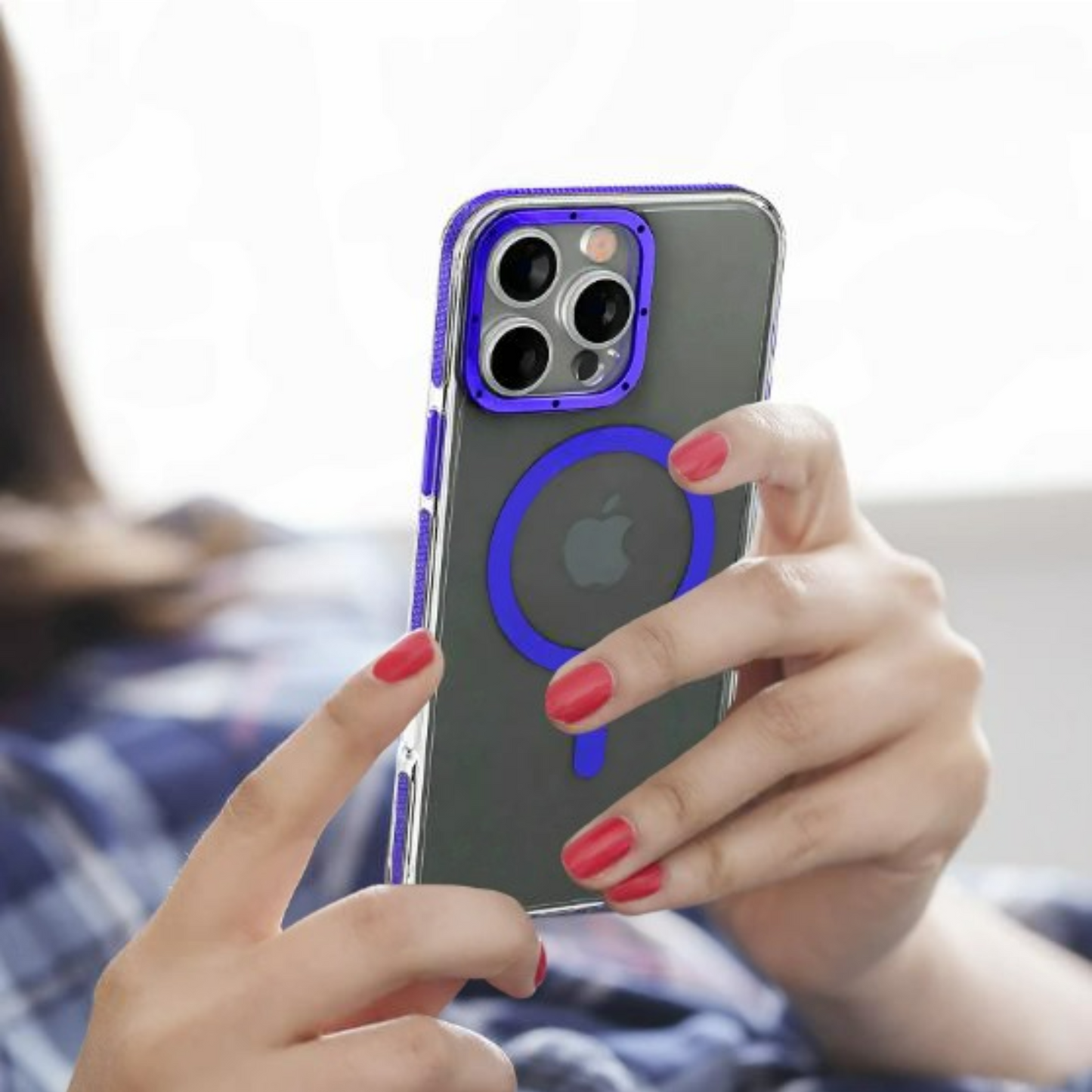 Funda Reforzada smoked Con Magsafe